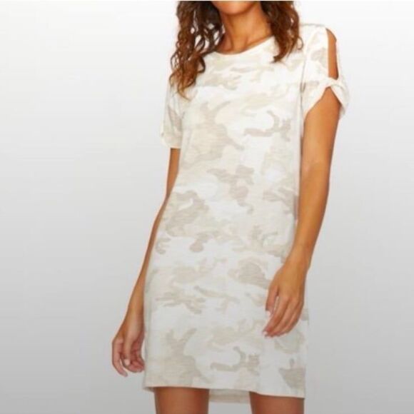 Sanctuary Dresses & Skirts - NWT Sanctuary Ivory Beige Camo Printed Cold Shoulder T Shirt Dress Women’s Size